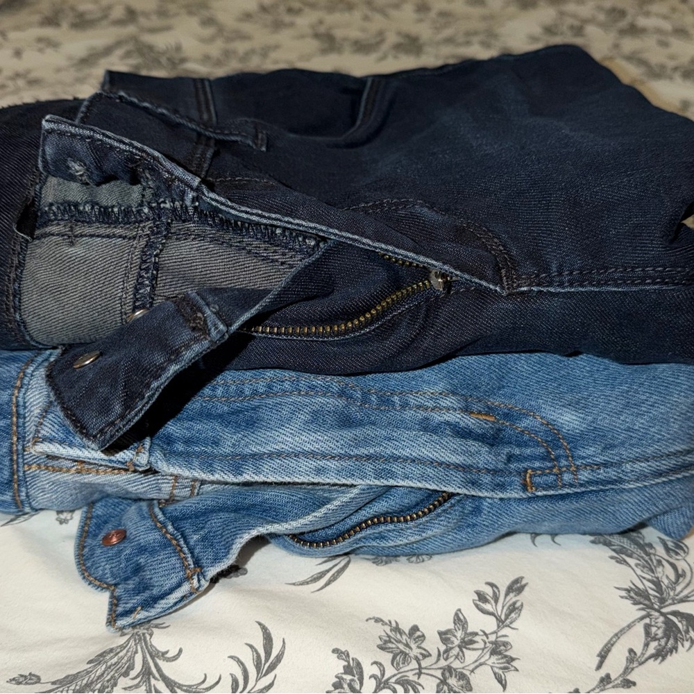 Bundle of 2 pairs women’s jeans sz 10. Flare & wide leg cargo.